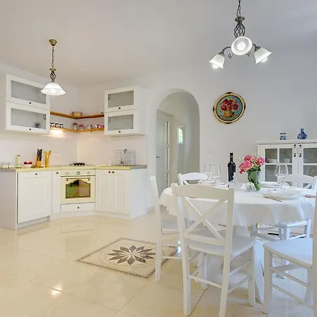 Villa Beautiful With A Pool And A Fenced Garden