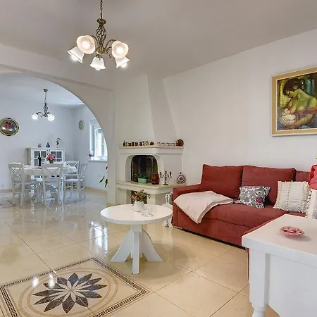 Villa Beautiful With A Pool And A Fenced Garden *