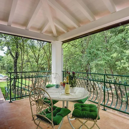 Beautiful With A Pool And A Fenced Garden Villa Medulin
