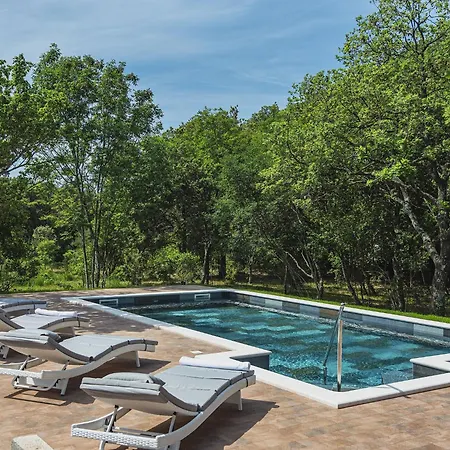 Beautiful With A Pool And A Fenced Garden Villa